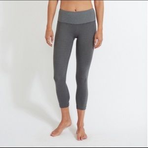 VUORI women’s grey Capri Leggings